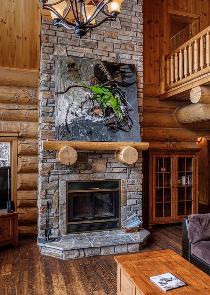 Executive Plus 52 - Beautiful Spacious log Home With Private hot tub Pool, Billede 4