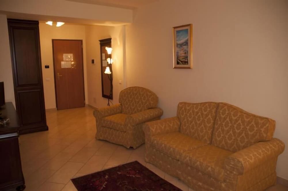 Basic Double or Twin Room - Photo 2