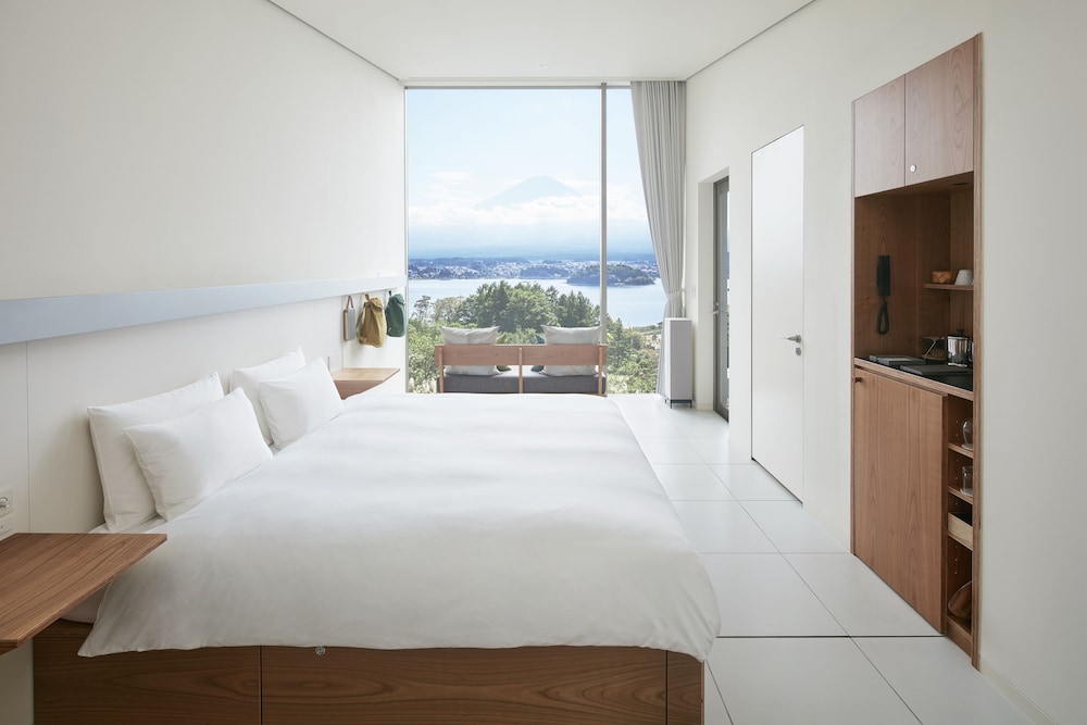 King size bed room with mountain view(Deck Chair)