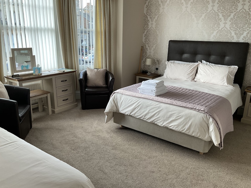 Suite, Ensuite photo 2