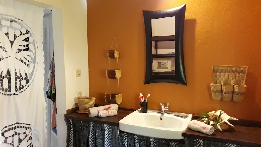 Classic Bungalow, 1 Queen Bed, Non Smoking, Lagoon View