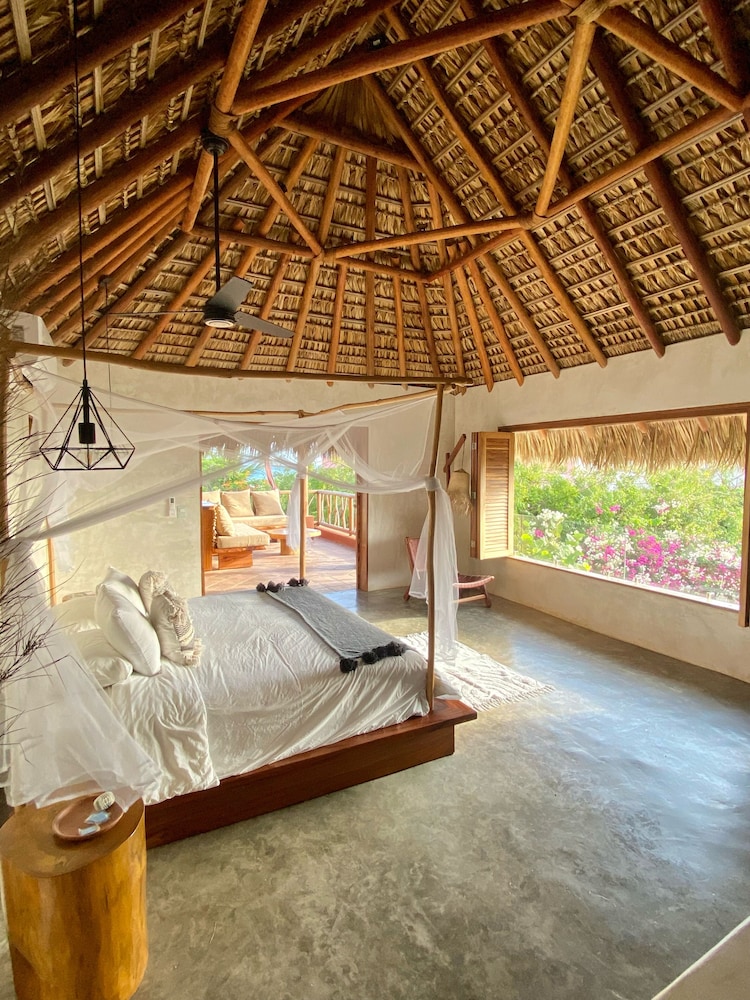 Deluxe Room, Beach View photo 1
