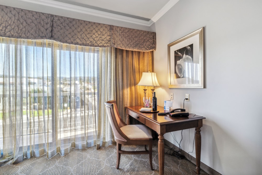Deluxe King Room - Photo 4