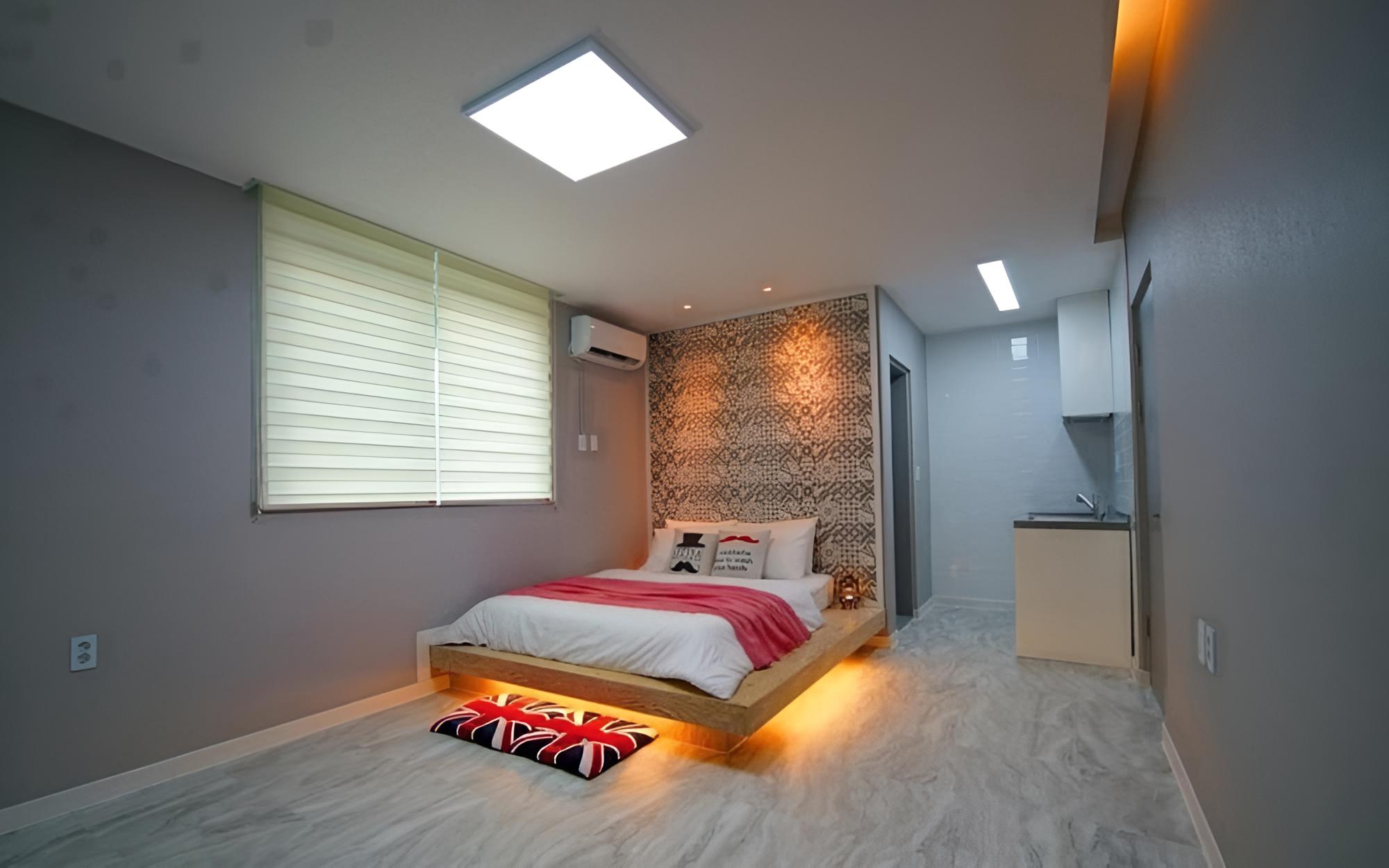 Room (A wing 101)