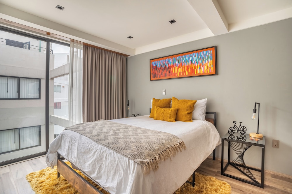 Premium Penthouse, 2 Bedrooms, Balcony, City View photo 1