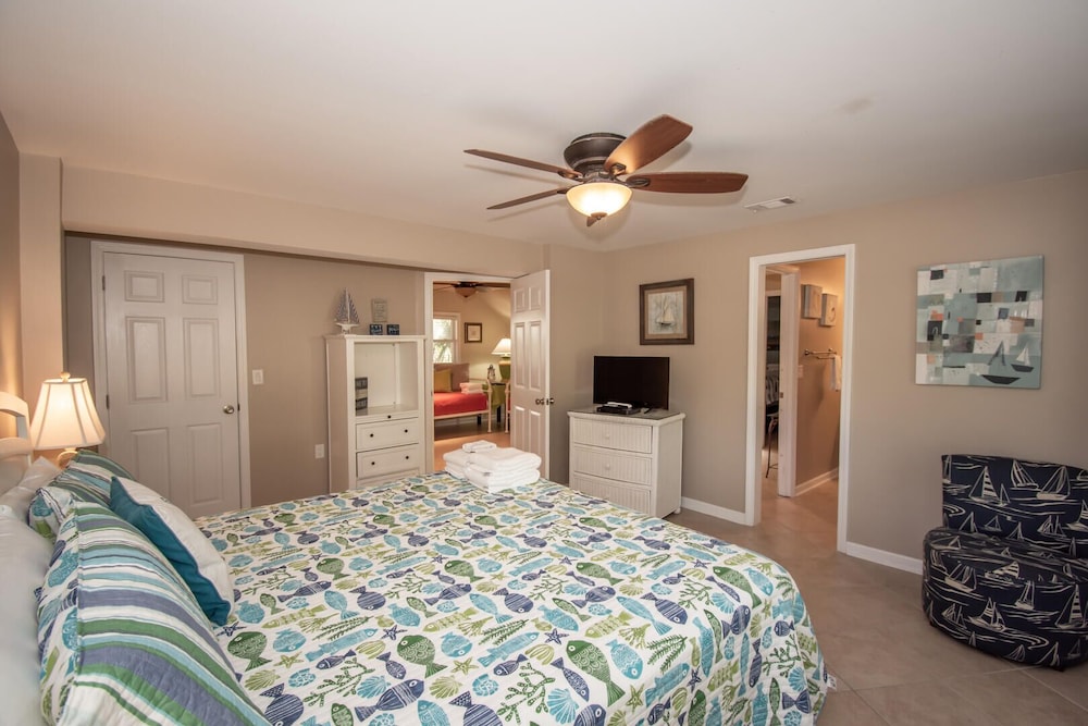 House, Multiple Beds, Kitchen, Partial Ocean View photo 3