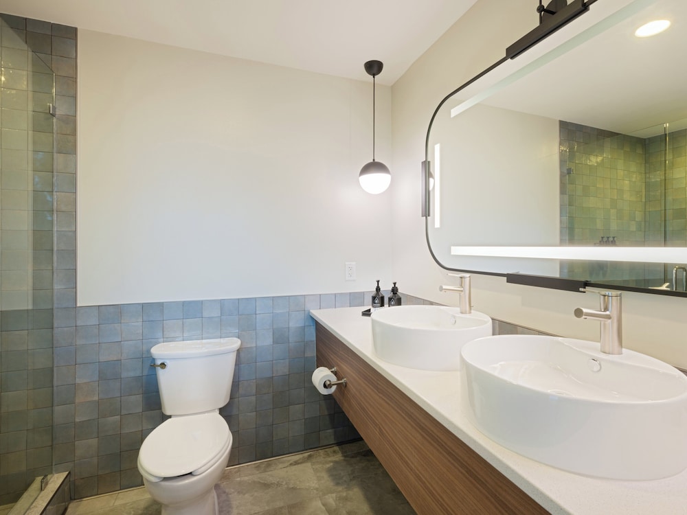 Suite, 1 Bedroom - Photo 4