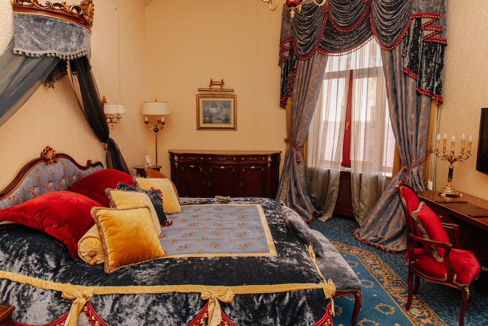 Luxury Suite, 1 King Bed with Sofa bed photo 2
