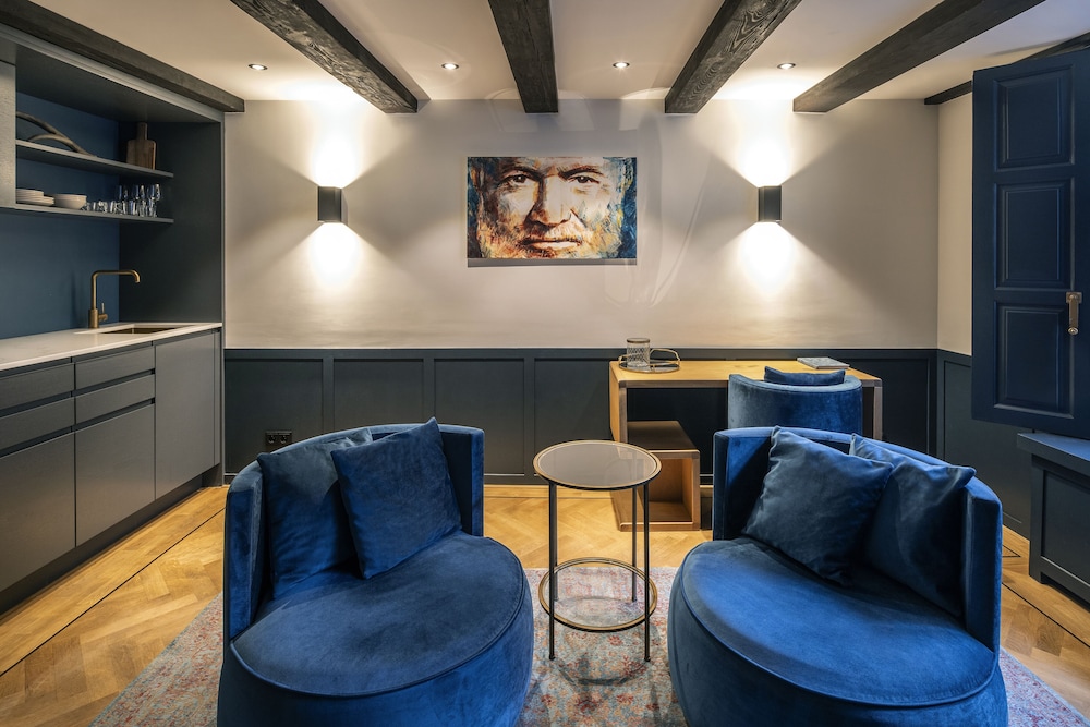 Signature Suite (Hemingway) photo 2