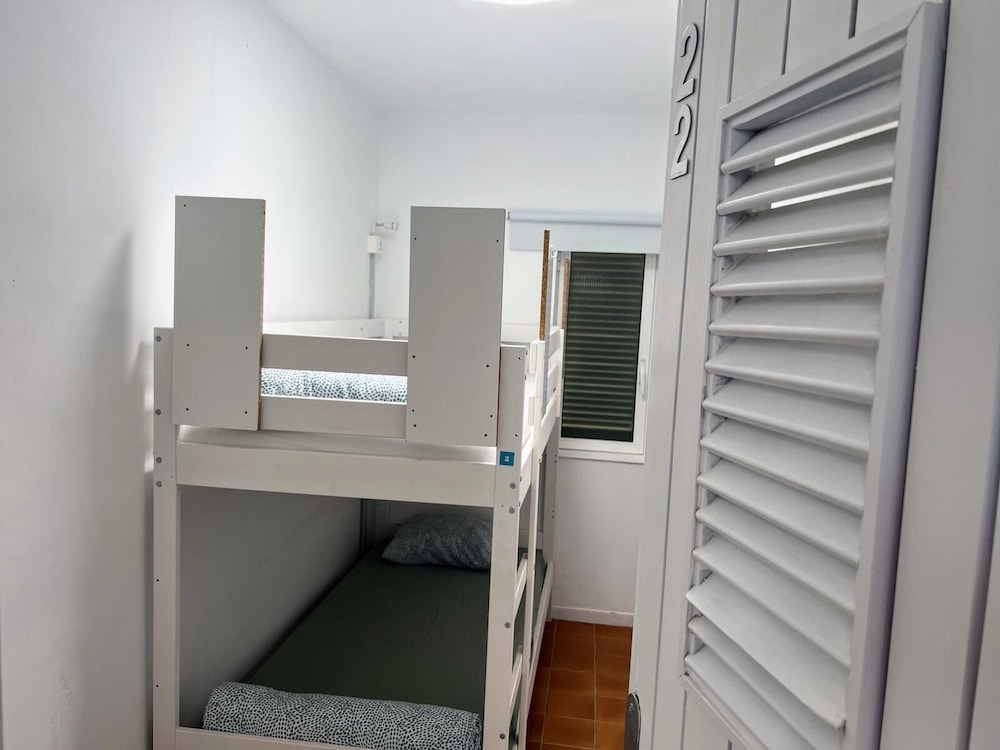 Basic Shared Dormitory, Shared Bathroom
