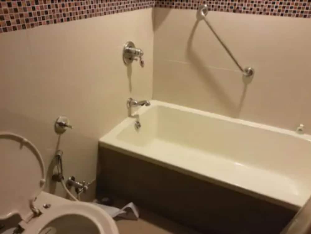 Deluxe King Bed, Pool View Room - Photo 4
