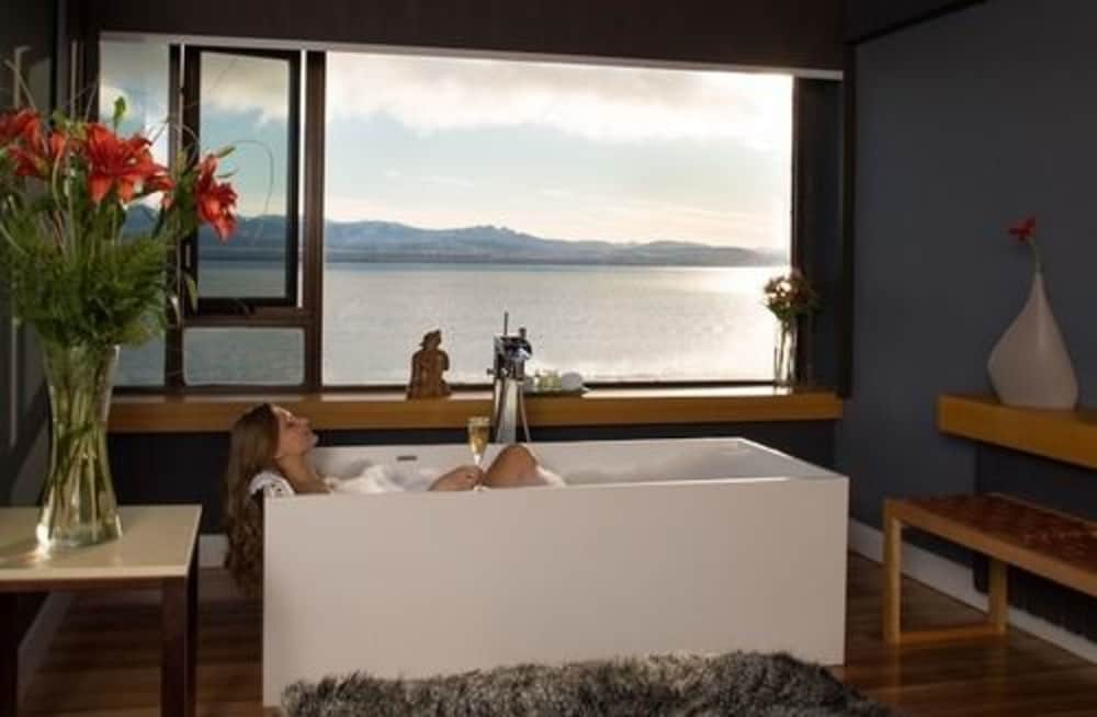Suite, 1 King Bed, Lake View (Pool Access) photo 2