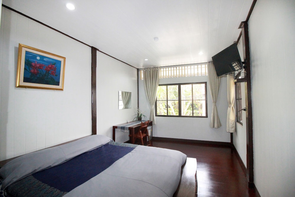 Standard King Room photo 3