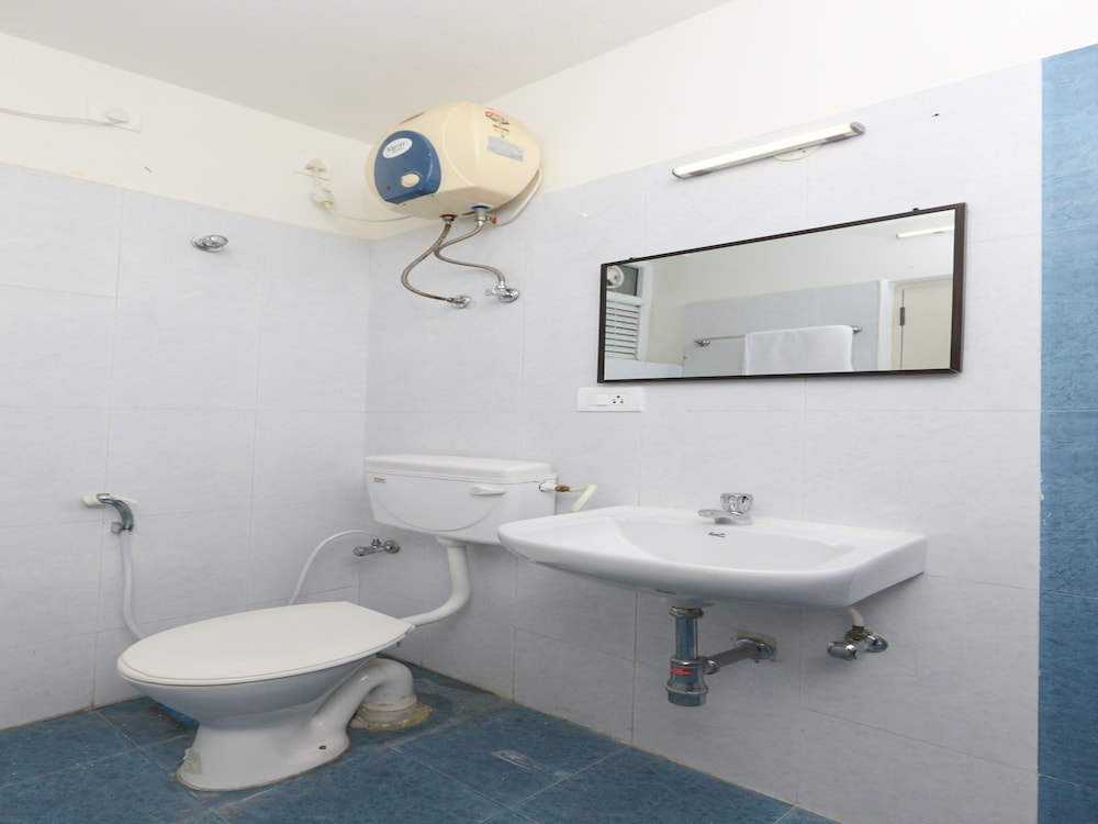 Double or Twin Room, 1 King Bed photo 3