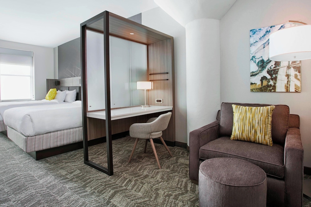Suite, 2 Queen Beds (Hearing Accessible) photo 3