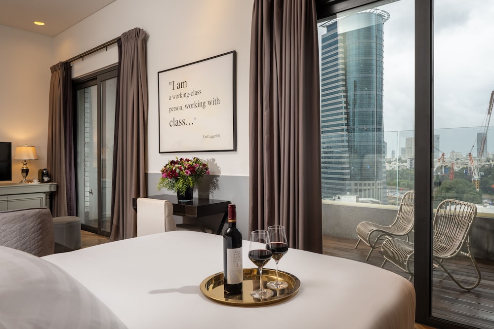 Suite, 1 Queen Bed (Sunset View)