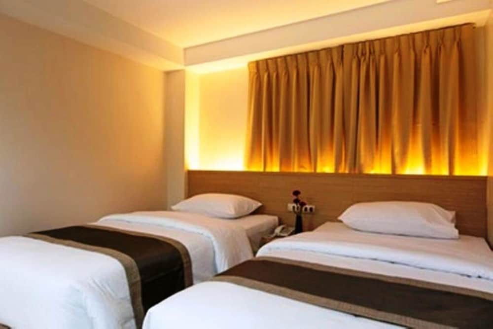 Deluxe Twin Room photo 2