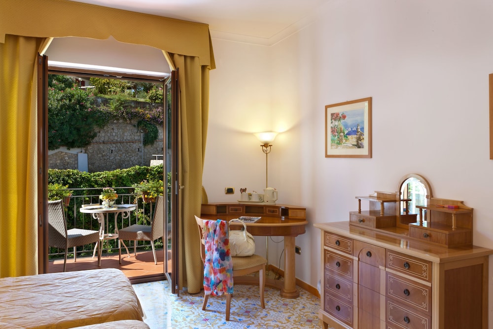Standard Double or Twin Room, Balcony - Photo 2