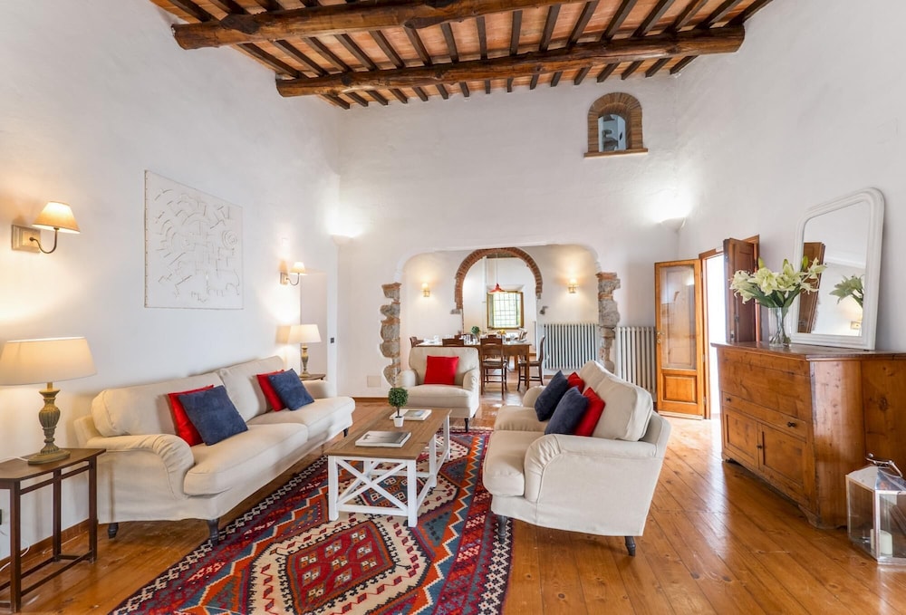 Villa photo 2