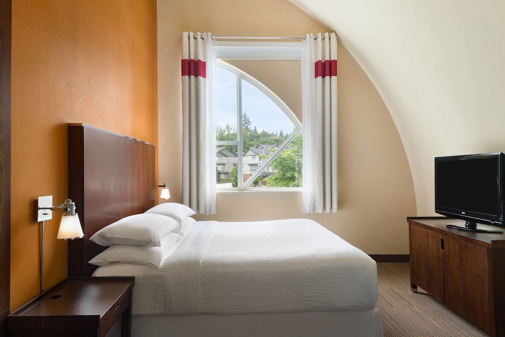 Executive Suite, 1 King Bed with Sofa bed - Photo 1