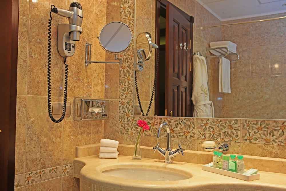 Deluxe Double or Twin Room, Balcony photo 2