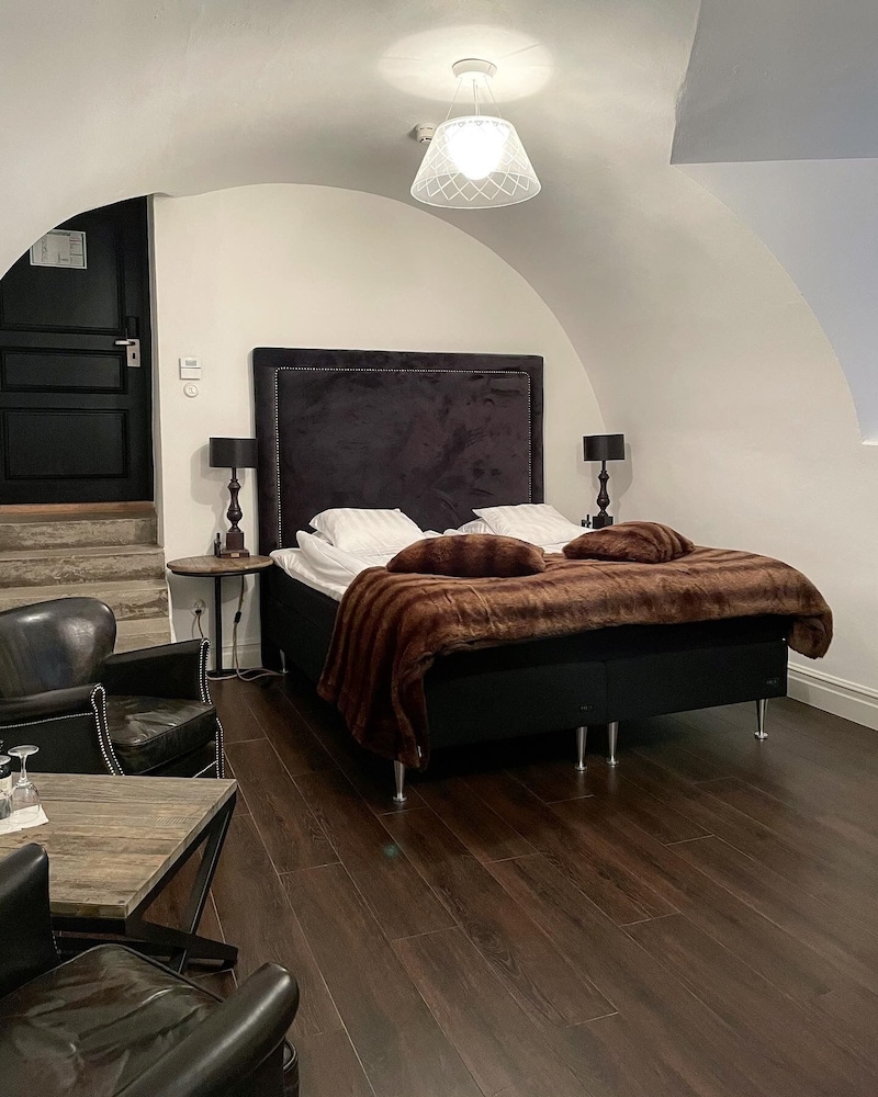 Deluxe Room, 1 King Bed photo 1