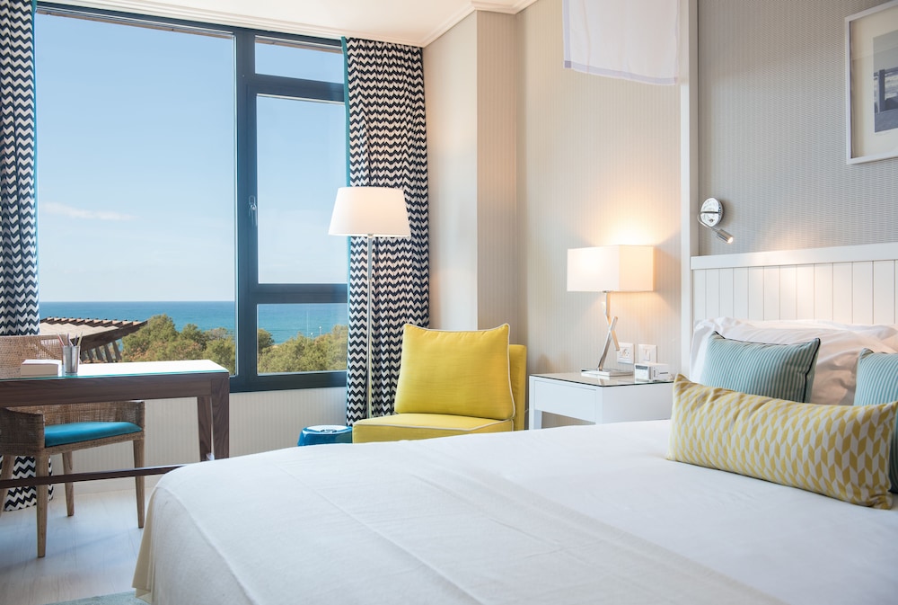 Classic Double or Twin Room, Sea View - Photo 7