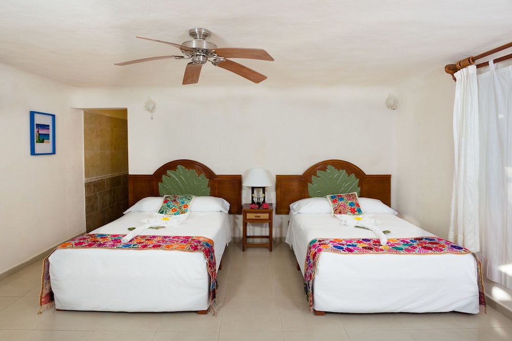 Room, 2 Queen Beds, Garden View (with shared terrace) photo 3