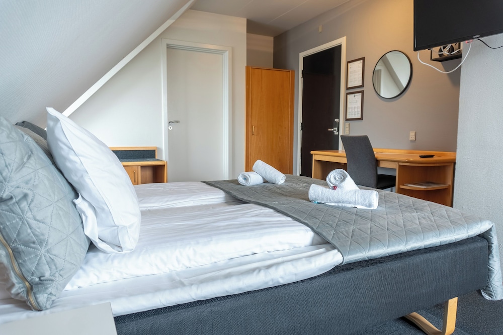 Superior Double Room, Sea View thumbnail 5