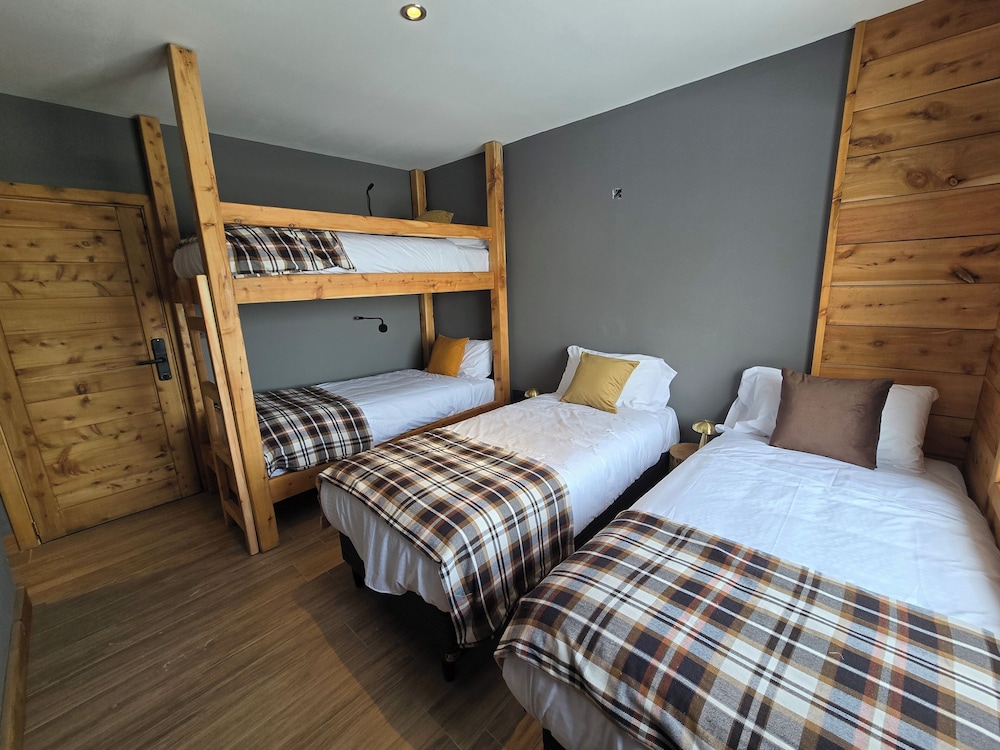 Quadruple Room, Mountain View photo 2