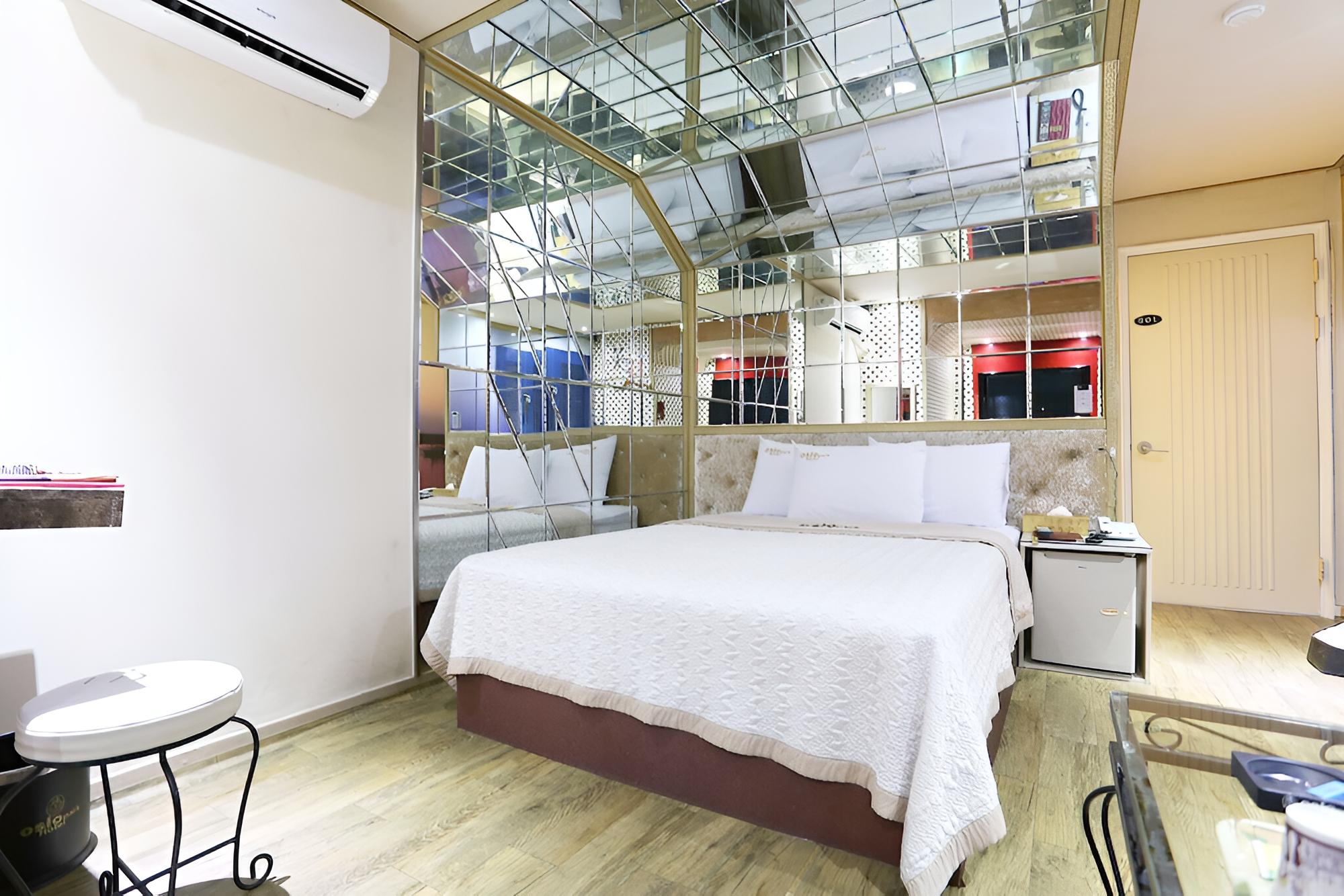 Room (Standard Room (Random Assignment)) - Photo 9