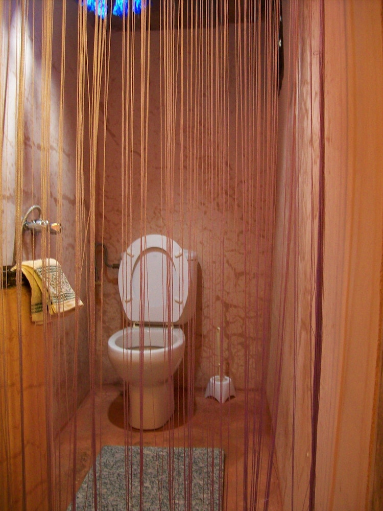 Traditional Single Room, 1 Twin Bed, Private Bathroom, Pool View photo 3
