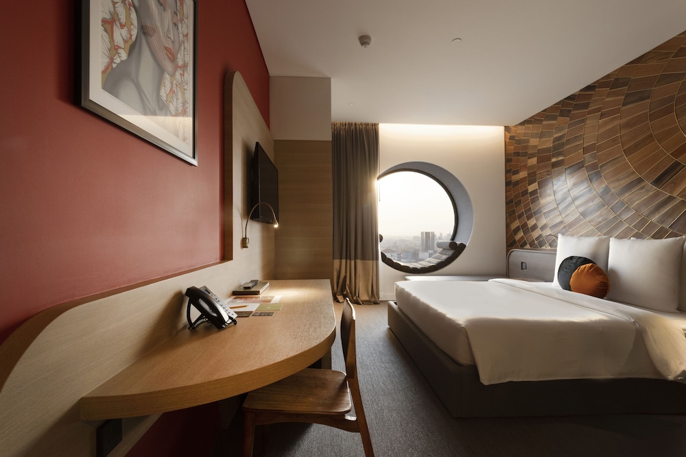 Deluxe Double Room, City View photo 3