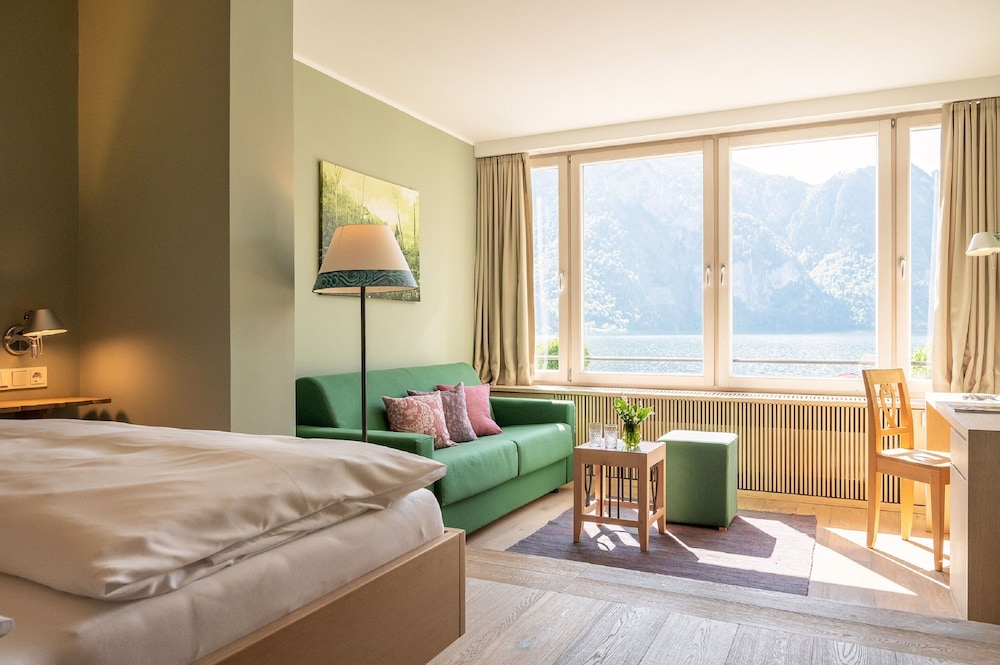 Family Room, 1 King Bed with Sofa bed, Lake View