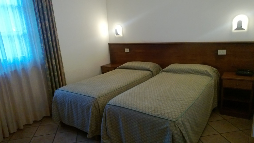 Single Room photo 2