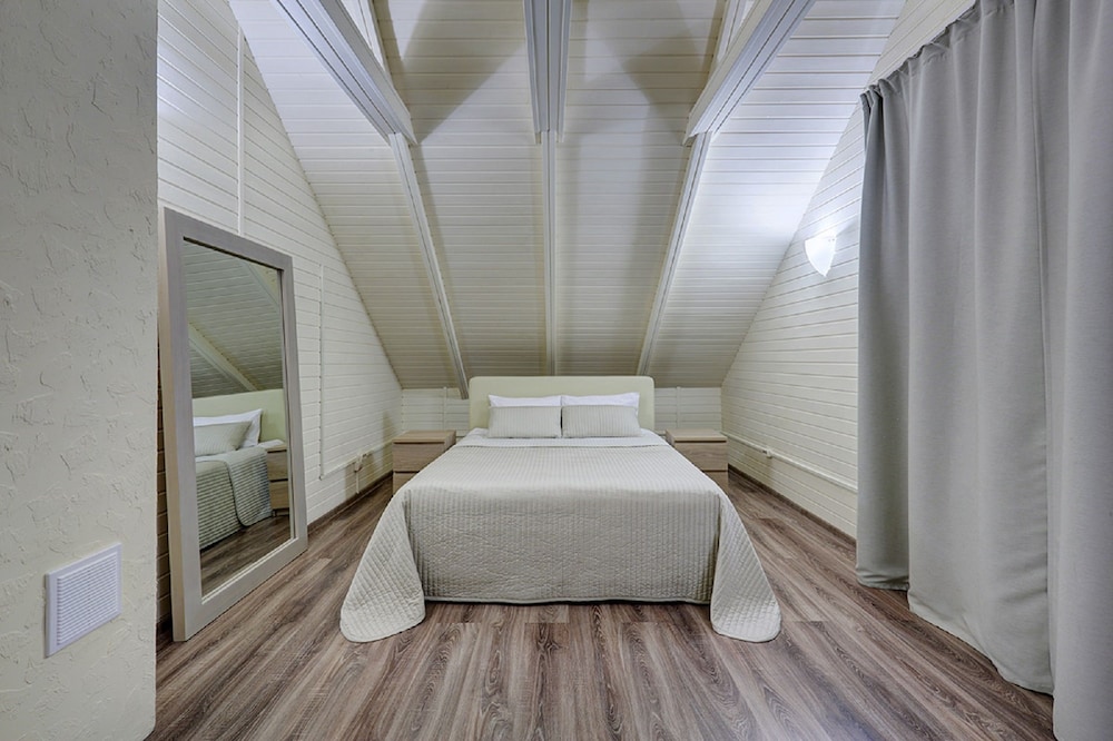 House, 4 Bedrooms photo 2