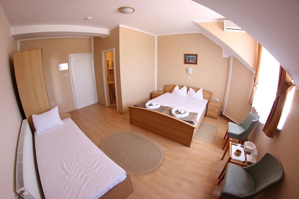 Triple Room photo 1