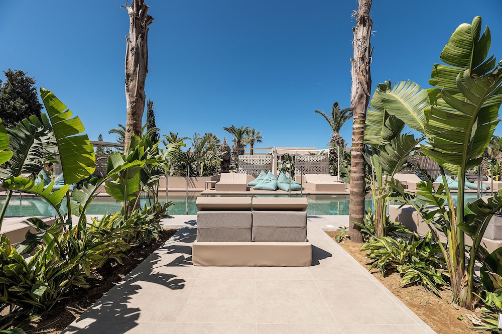 Double Room with Sharing Pool