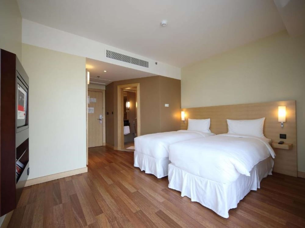 Room, 2 Twin Beds - Photo 3