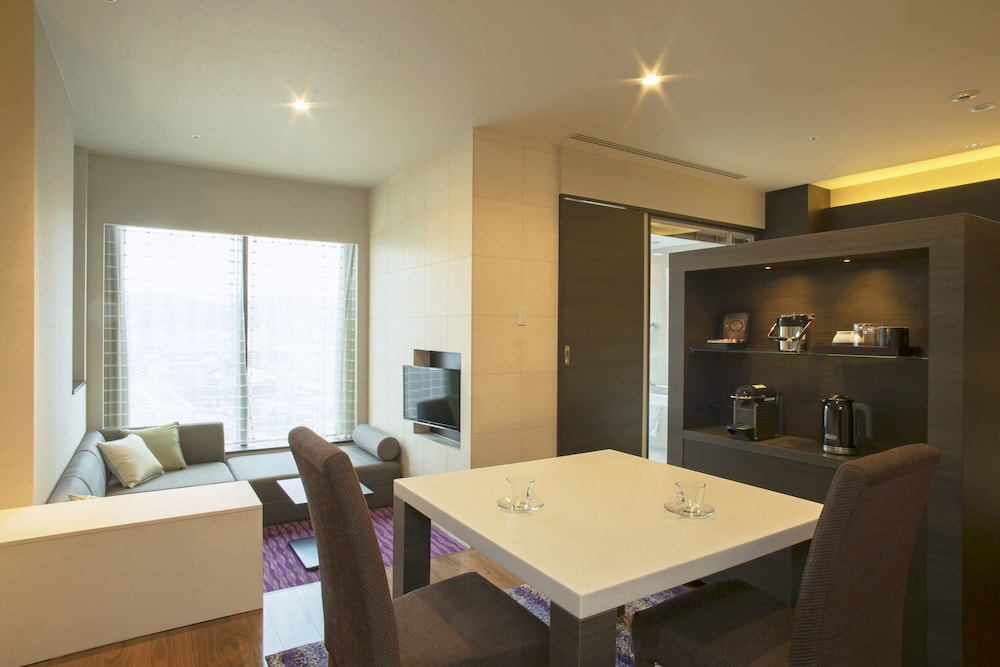 13th Floor Junior Suite, City View, Non Smoking - Photo 3