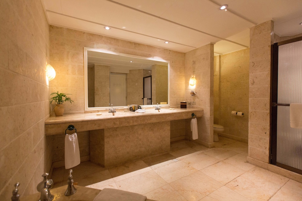 One Bedroom Suite - Photo 3