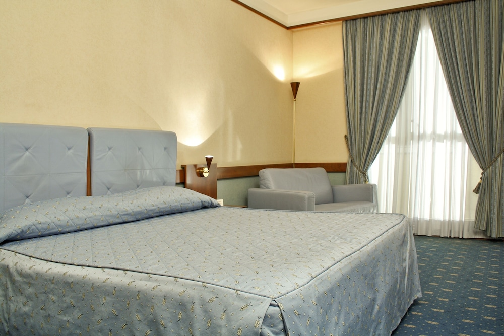Standard Double or Twin Room - Photo 1