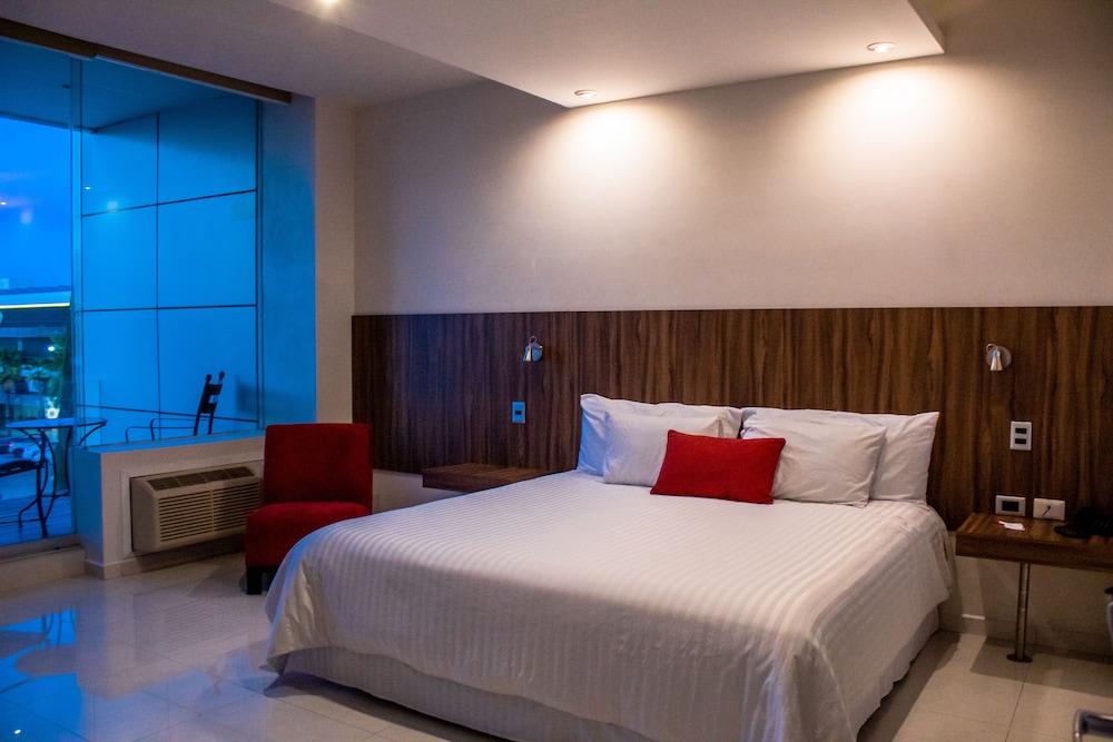 Junior Room, 1 King Bed, City View