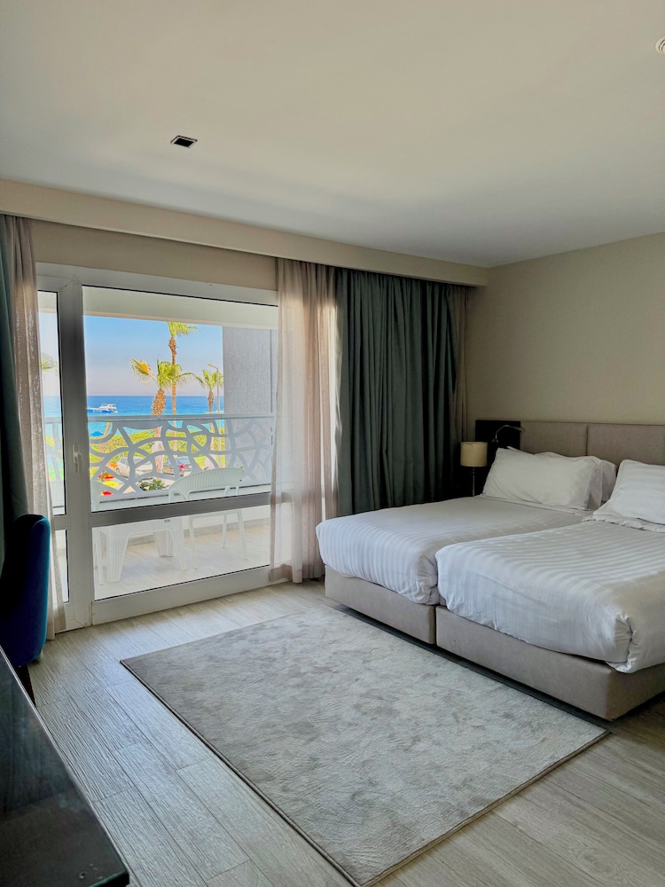 Standard Double or Twin Room, Sea View - Photo 4