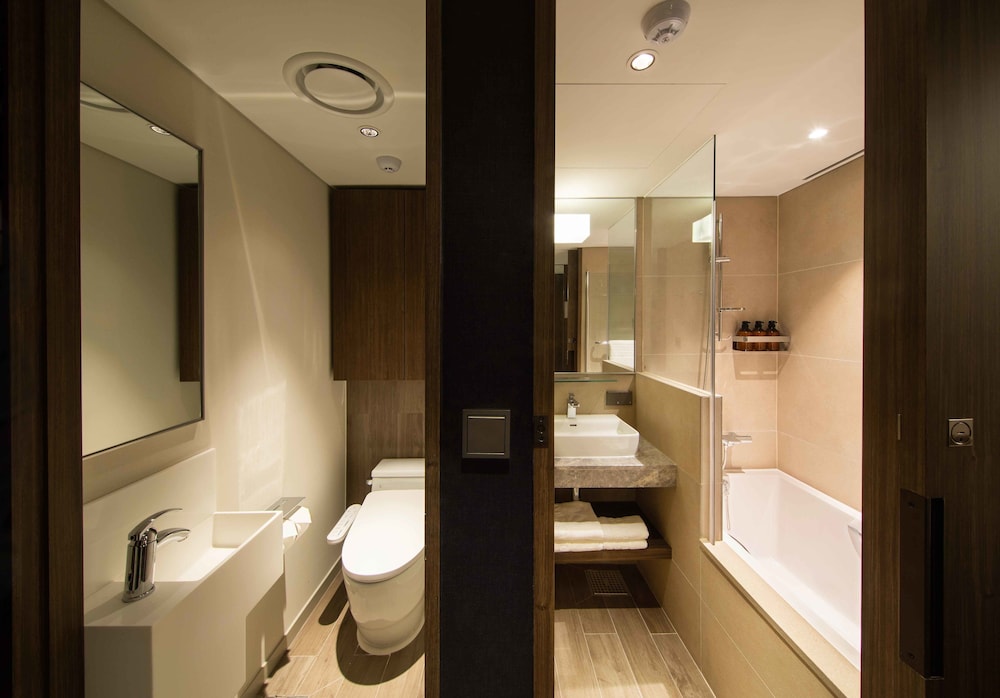 Superior Double Room (Credit Cards Only) - Photo 10