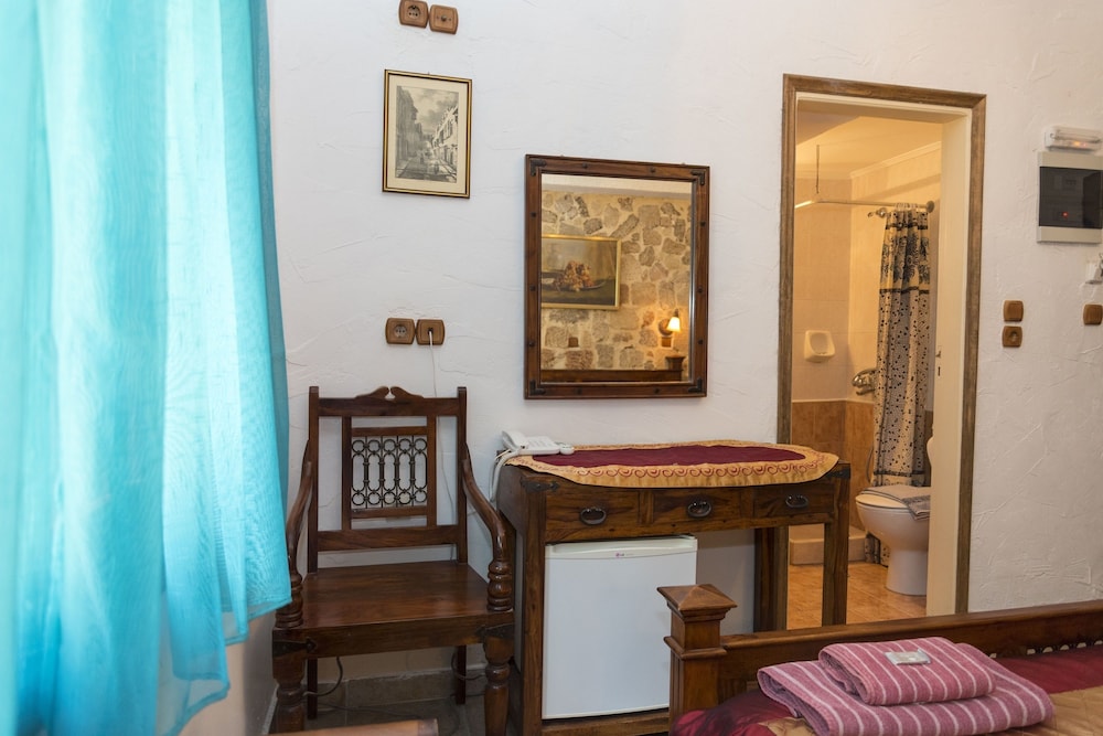 Room (5) photo 3