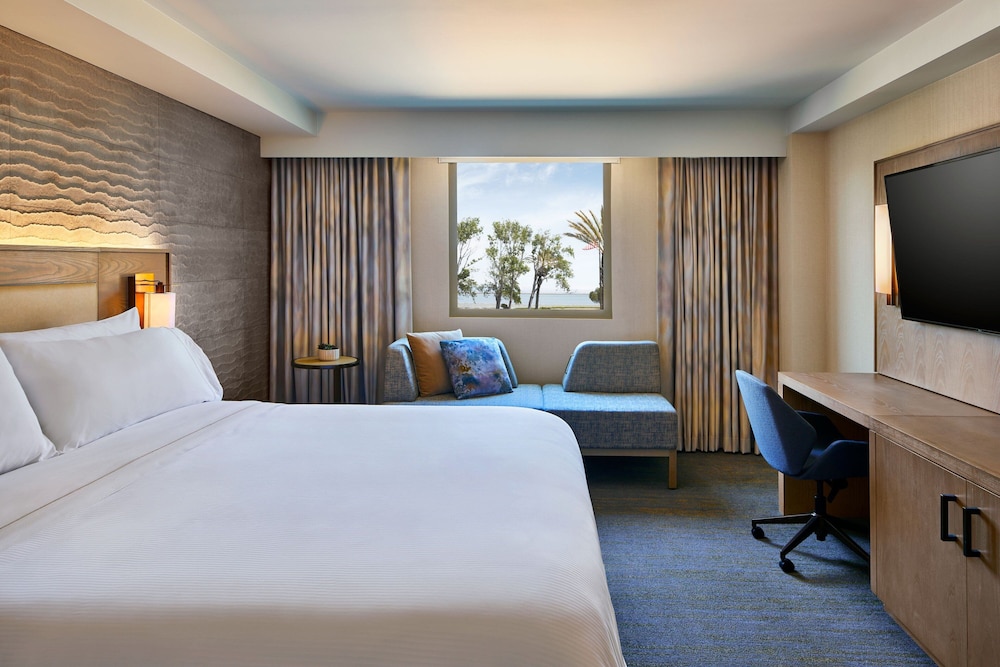 Executive Suite, 1 King Bed with Sofa bed - Photo 4