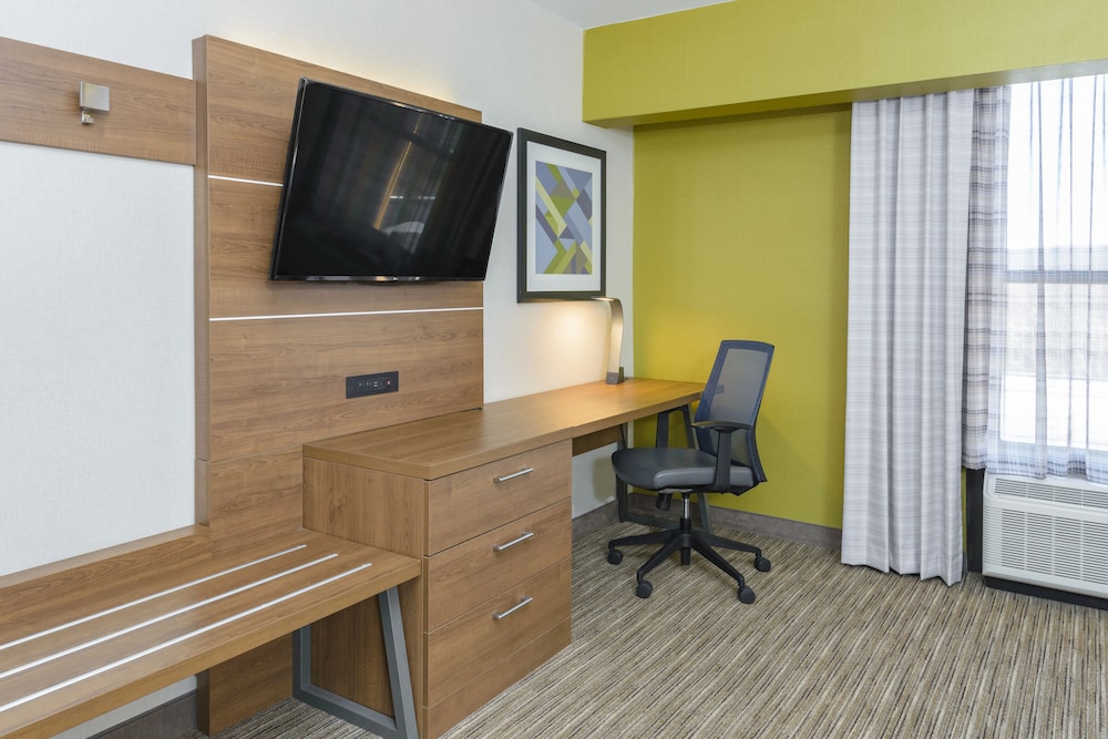Standard Room, 1 King Bed, Accessible (Communications) - Photo 3