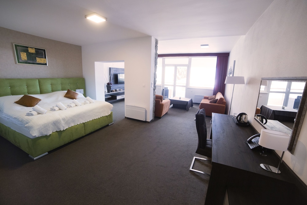 Suite, Lake View photo 1