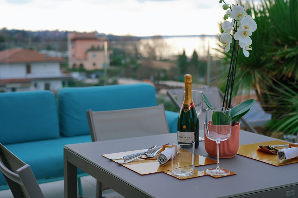 Elite Suite, 2 Bedrooms, Lake View - Photo 4